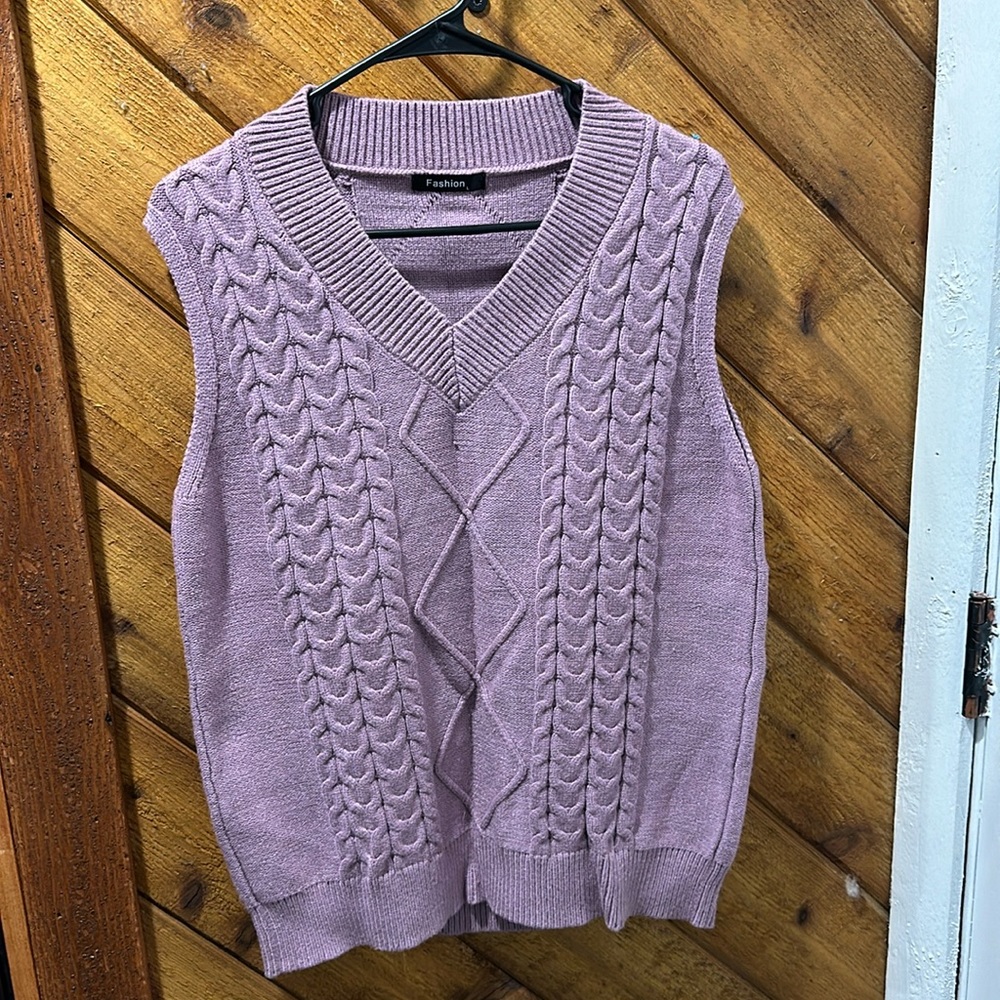 Fashion women’s L sweater vest.